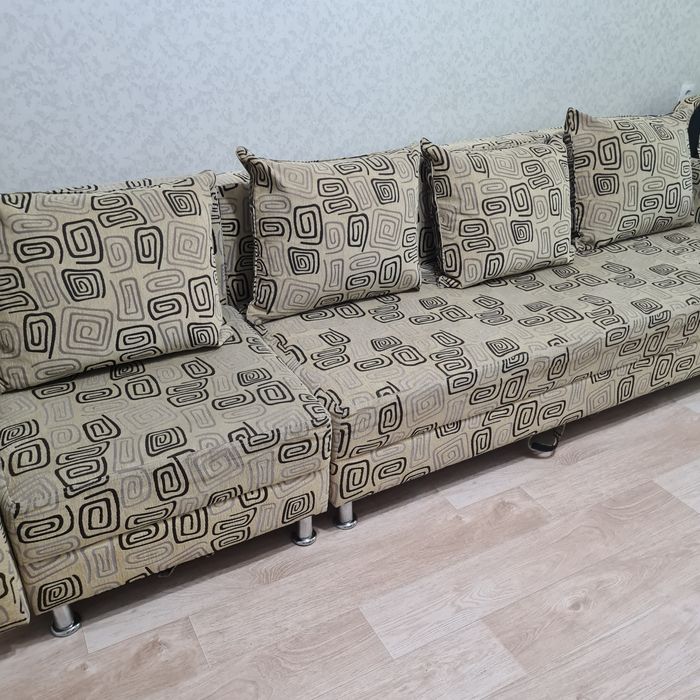 Диван раскладной и 2 пуфа