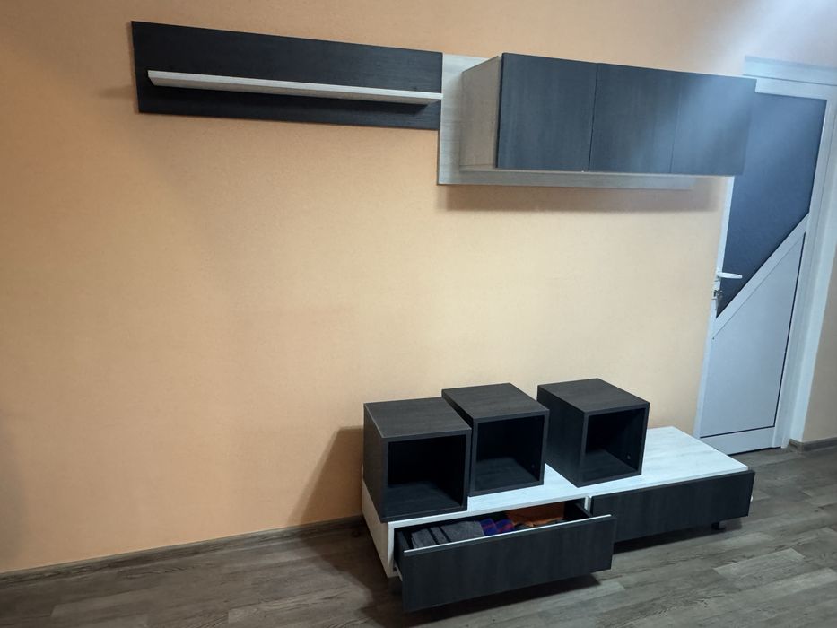 Холна секция в бяло и черно