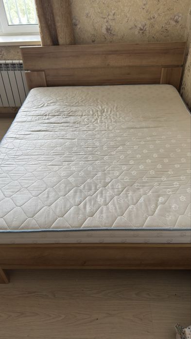 Продам спальный гарнитур
