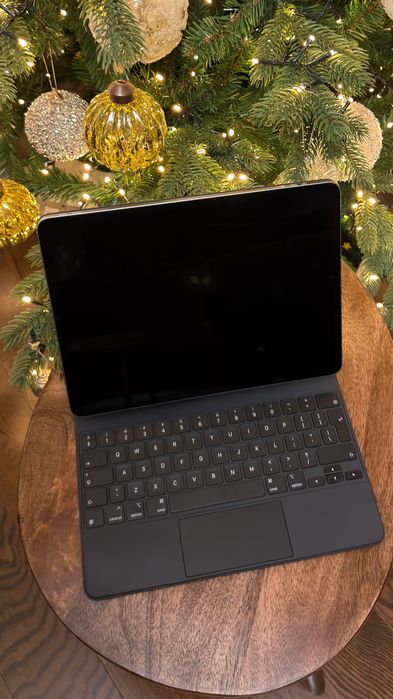 iPad Pro M2 12.9 с magic keyboard