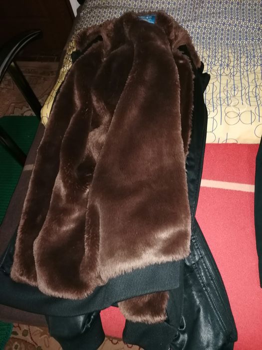 Vînd 2 geci și 1 cojoc 200lei