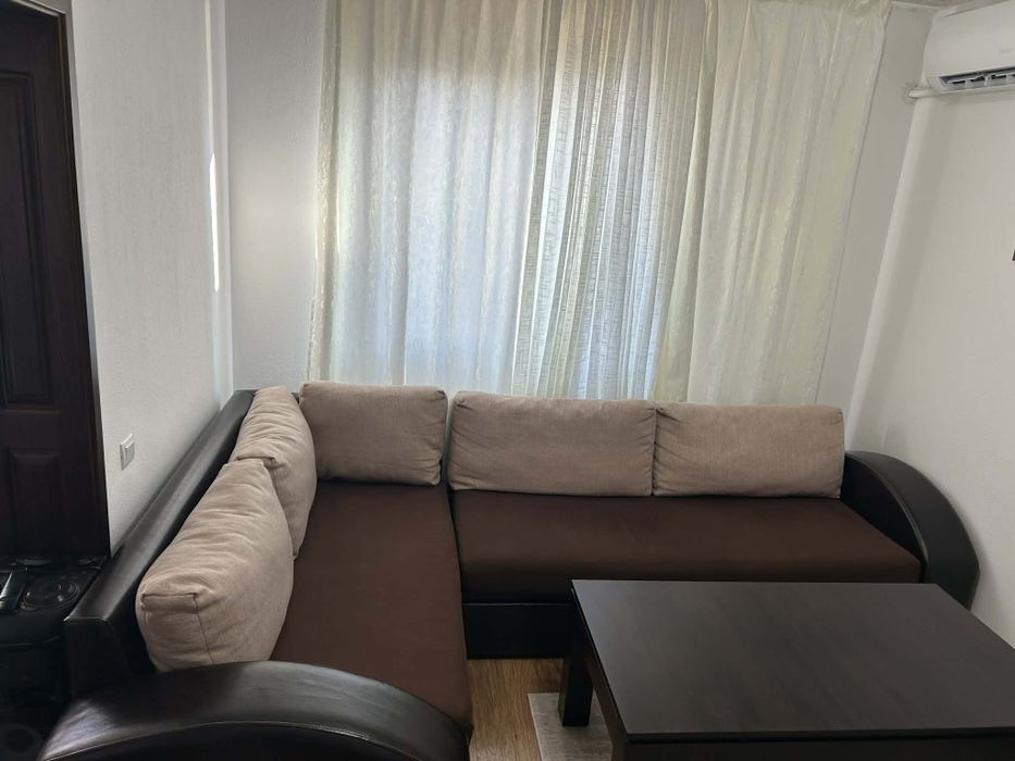 Ъглов диван с маса