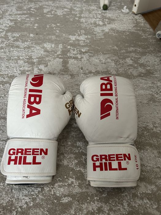 Боксерские перчатки