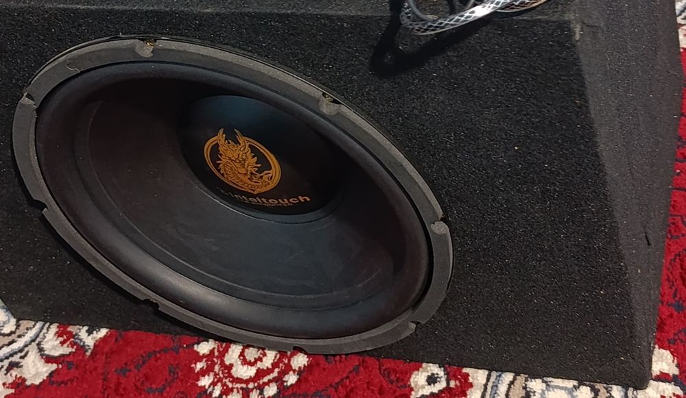 Aparatura audio aksessuarlar sotiladi