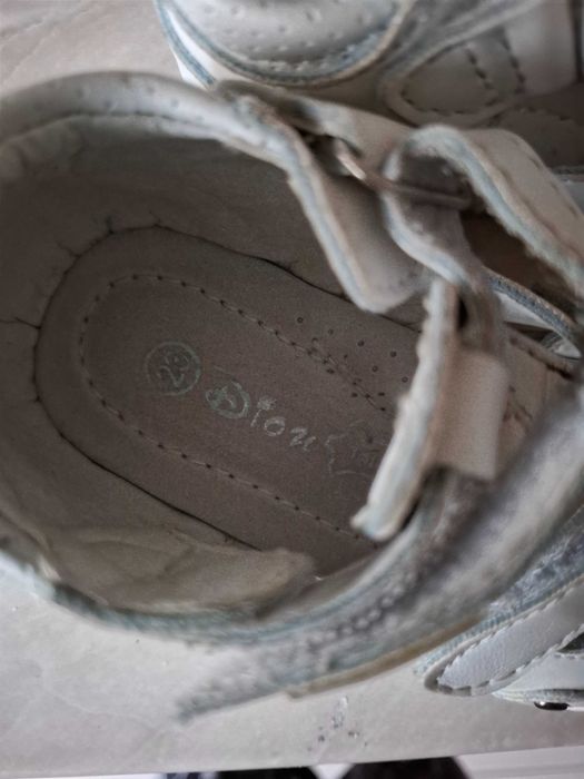 Vand sandalute albe ptr copii mar 23