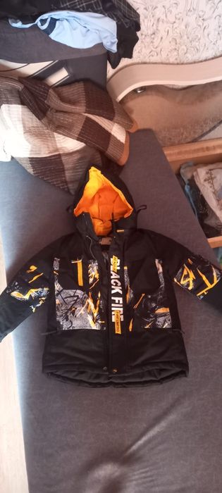 Продам детскую куртку