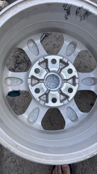 Диски  от Паджеро  Р16  с шинами