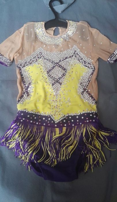 Платье для выступлений по гимнастике