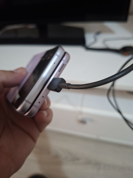 Самсунг zflip3  без драскотина