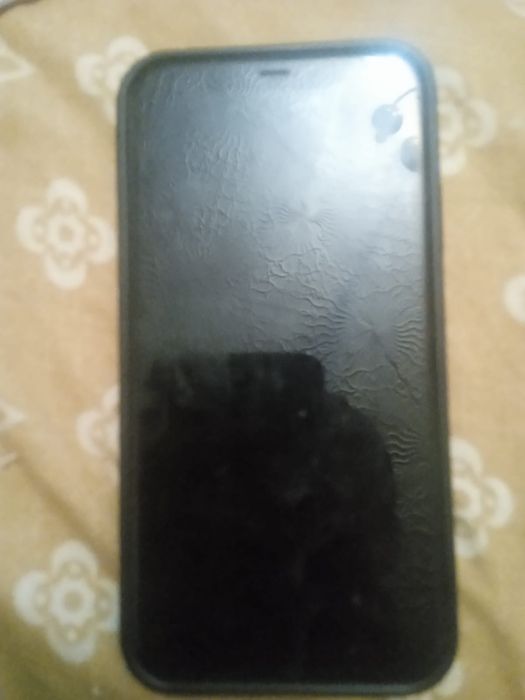 Продам айфон 11 папяит 64