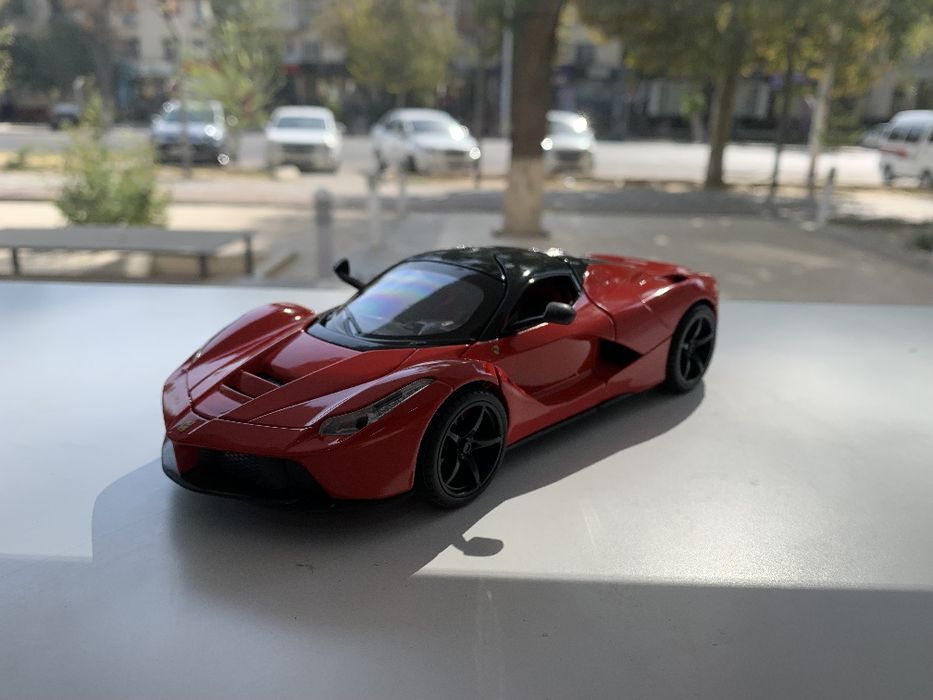 Modelka LaFerrari