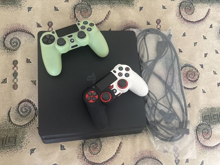 Продам Sony Ps4,б/у