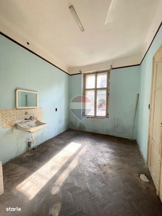 Apartament cu 1 camera de vânzare + boxa pe str George Cosbuc