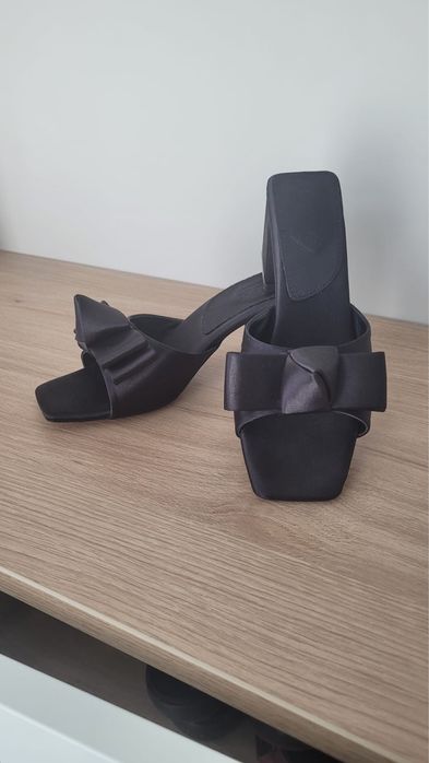 Papuci satinati negri