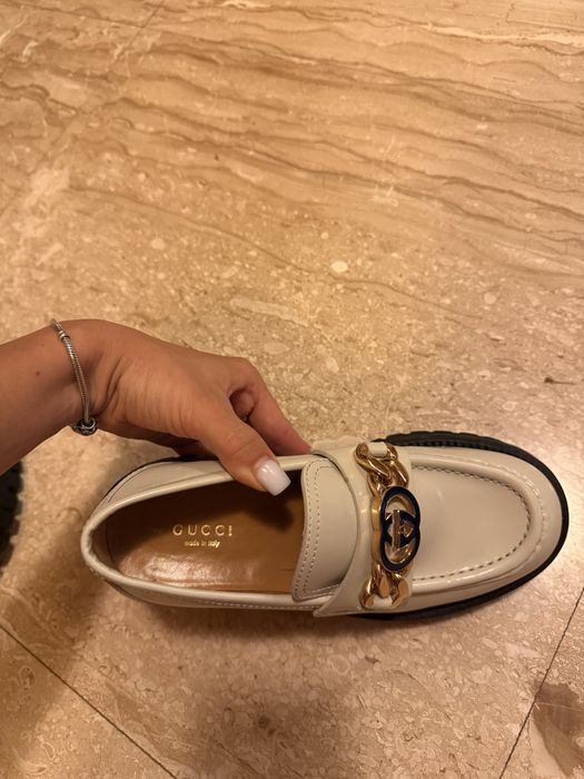 Лоуфъри Gucci в цвят екрю / бежово