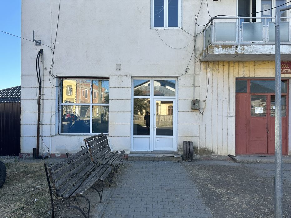 Inchiriez spatiu comercial  Castranova