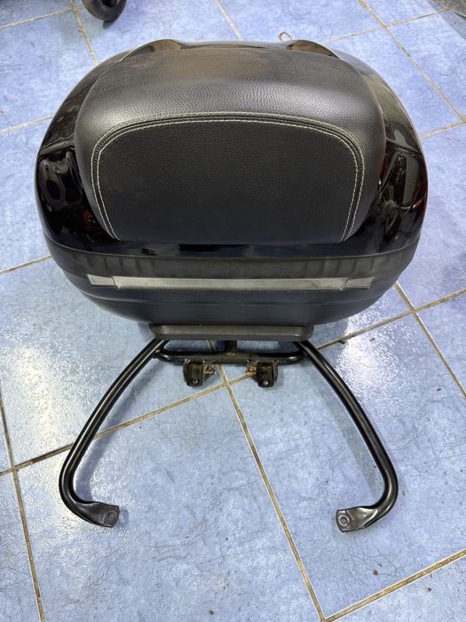 Top case piaggio mp3 cu suport de prindere si accesorii