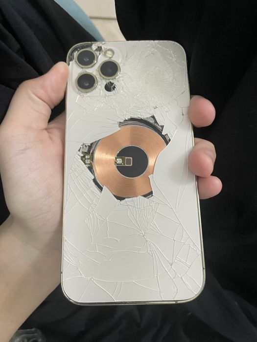 Продам сломыный айфон 12про