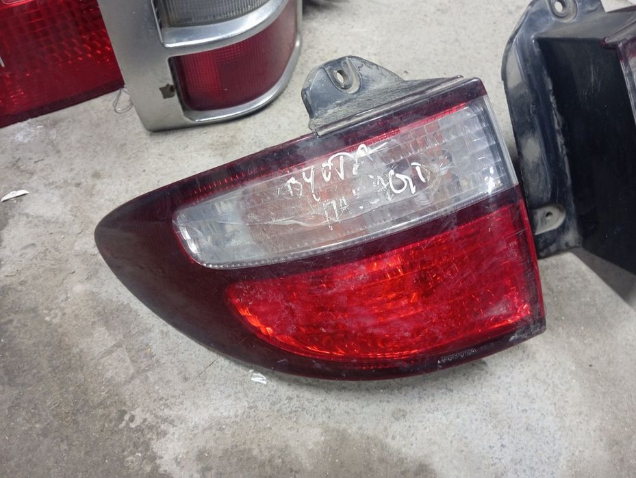 Фонари Toyota Estima