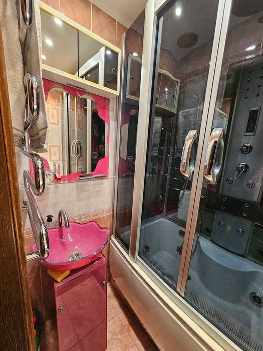 Продам 5 комнатную квартиру