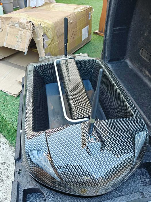 ПРОМО продавам лодка за захранка Carplounge RT4 + Сонар Raymarine dragonfly 5pro (400-500m)