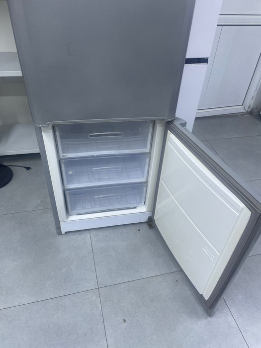 Холодильник Indesit 195 см