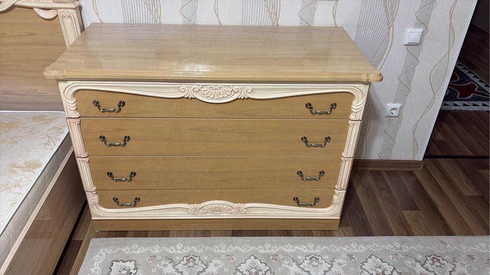 Продам спальный гарнитур