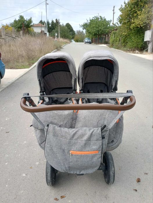 Количка за близнаци