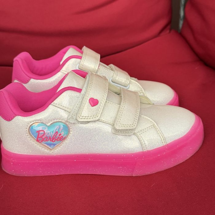 Vând Adidași Barbie mărimea 33 cu inimă luminoasă George – Stare perfectă