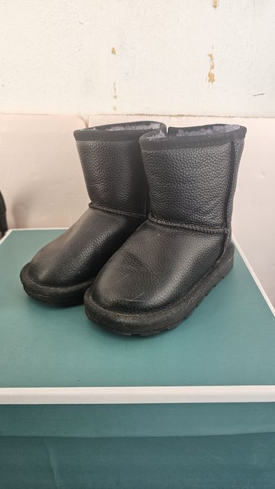 Детское черное угги