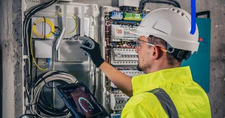 Электрика и сантехника Алматы на выезд.