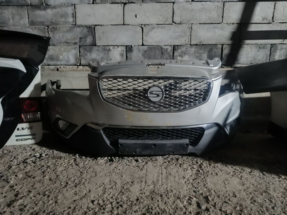 Передный бампер, фар, крыло. Санёнг Кайрон
