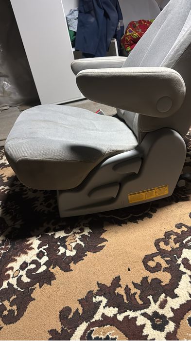 продам сидения на тойоту сиенну