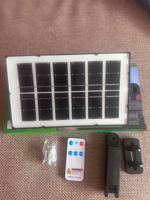 Lampa solara 600W cu panou si senzor de miscare cu telecomanda