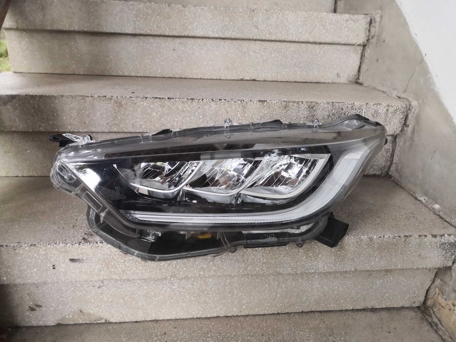 Фар Toyota Yaris LED ляв/Фар Тойота Ярис Оригинален