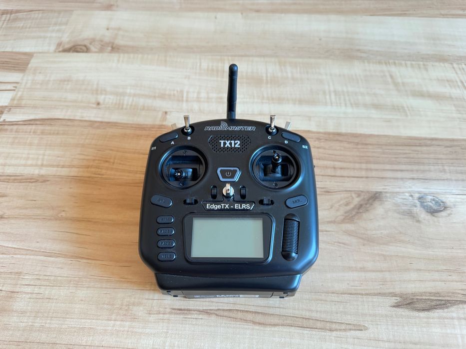 5-инчов FPV Дрон, Очила, Дистанционно и Зарядно за Батерии