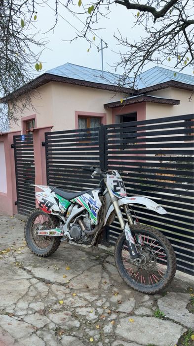 Vand yz450f 2009 sau schimb cu 2t