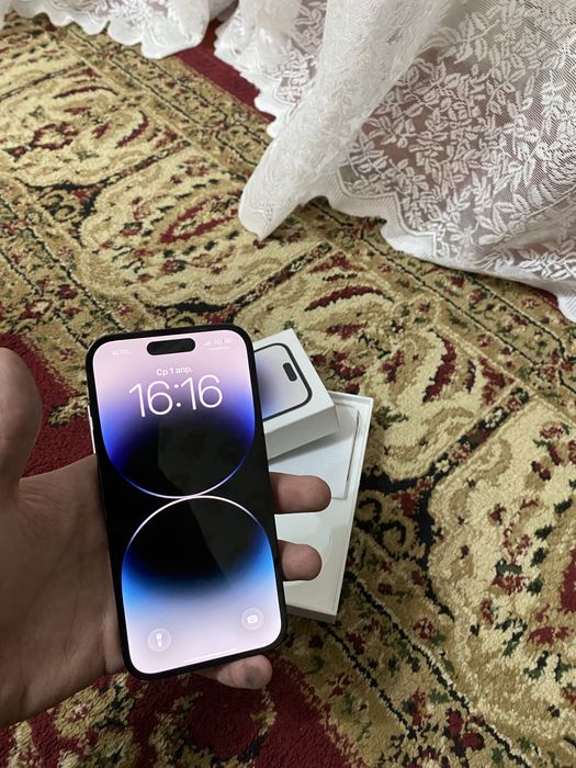 iPhone 14 Pro с коробкой.