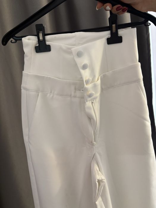 Актуален Бял панталон 34