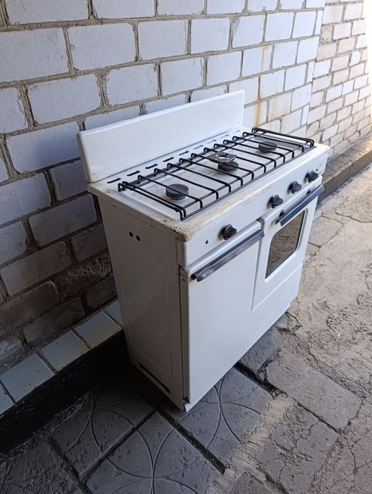 Продам газ плиту! Три конфорки!