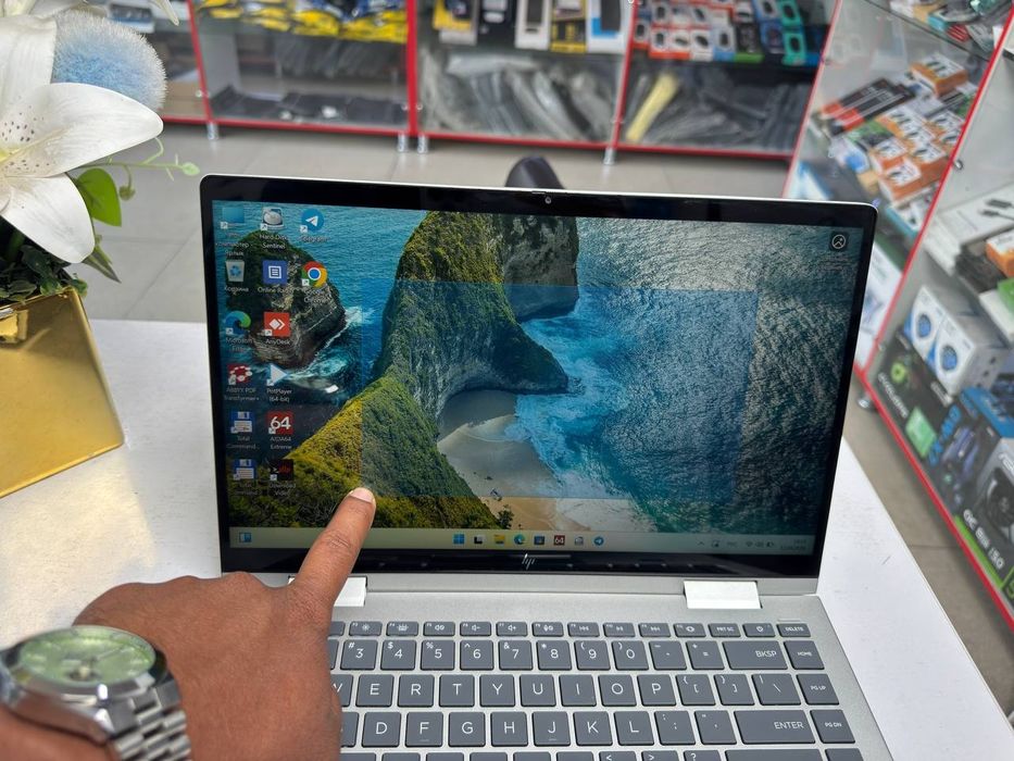 Hp Envy X360° eng soʻngi modelidan core i5-120U 8/512 SSD IPS ekran