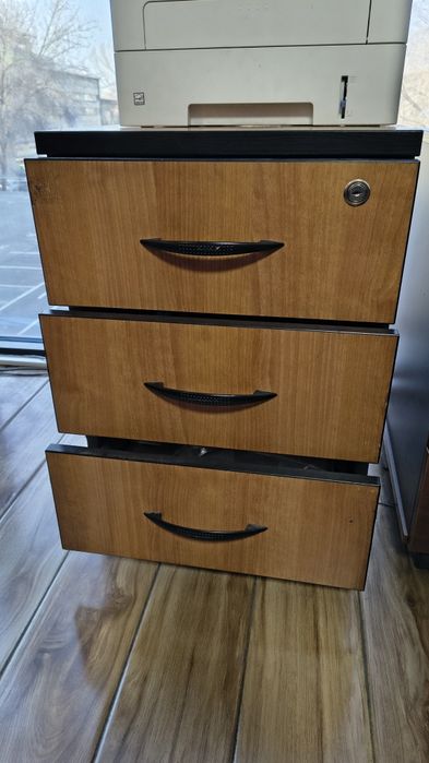 Тумба, письменный стол, тумбочка