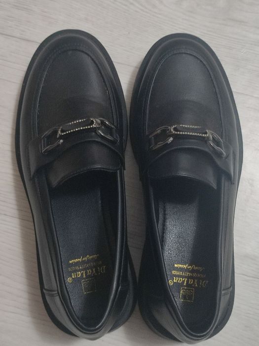 продам обувь лоферы