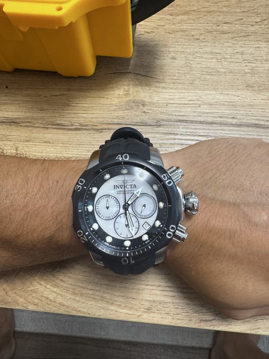 Vand ceas Invicta Reserve Bolt Zeus Chronograph