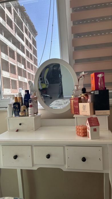 Легло и тоалетка