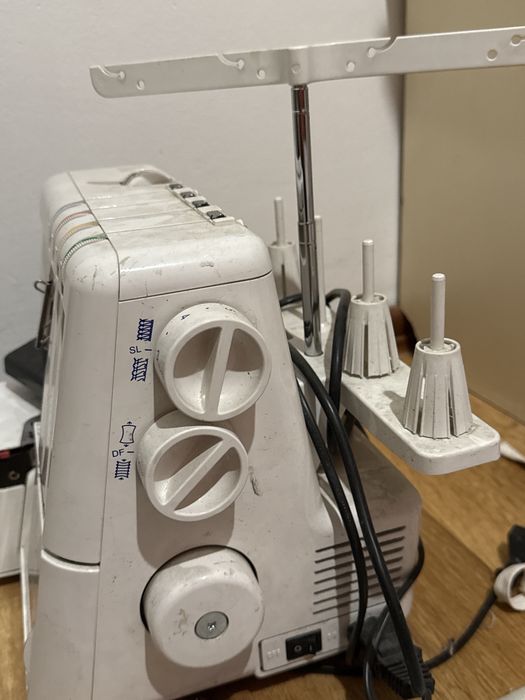 Оверлок Elna 664