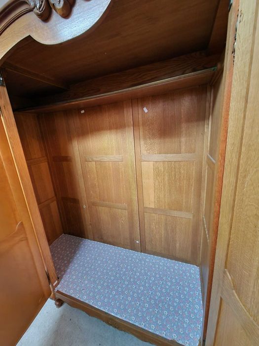 Четирикрилен гардероб изработен от бял дъб в стил "ЛУИ XV"