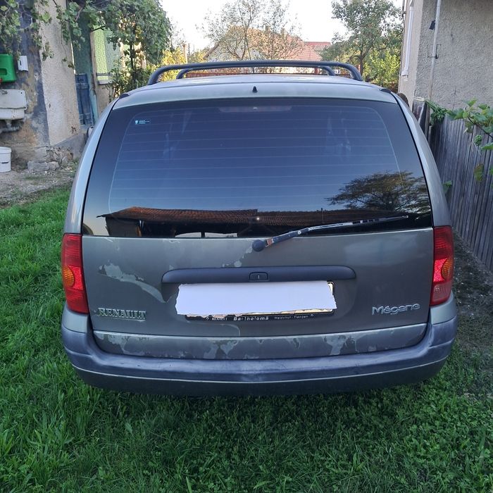 Vând mașină radiata / Dezmembrez  renault megane
