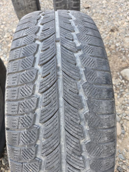 Зимние шины 235/65/R17