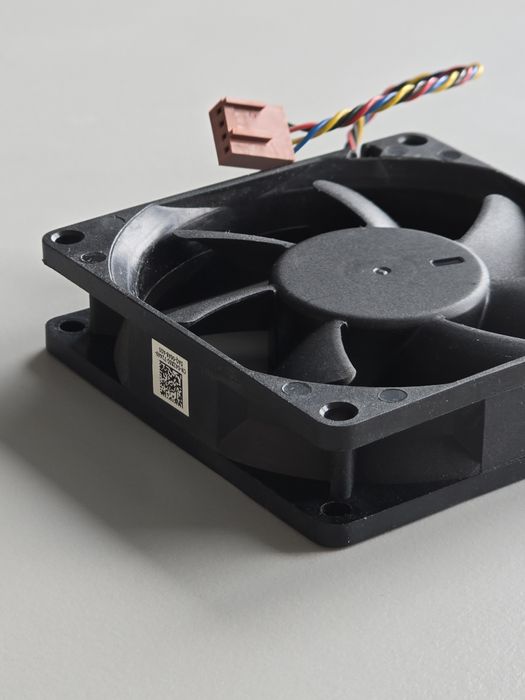 Ventilator carcasă AVC 12V 0.60A 80x80x20 mm - stare excelentă